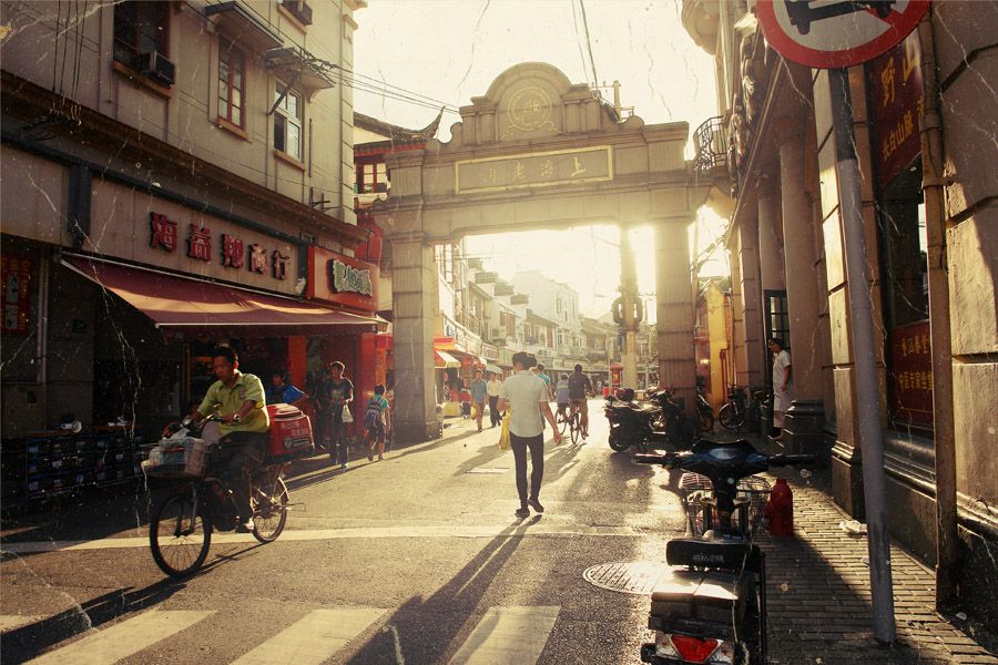 Он сказал, что когда он был в Шанхае, многие местные люди были очень заинтересованы им, чего он в принципе ожидал. Между тем, в Шанхае он также открыл для себя множество отличительных видов и сцен из жизни.