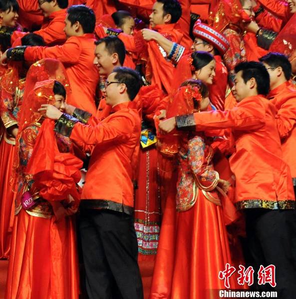 Город Фучжоу: коллективная свадьба в традиционном китайском стиле