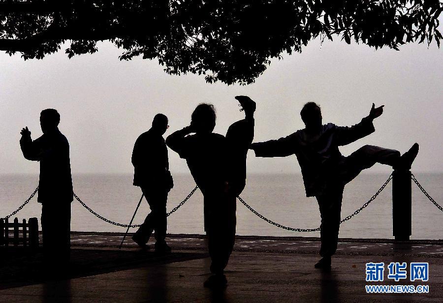 Озеро Сиху -- сосредоточие культурной жизни жителей Ханчжоу