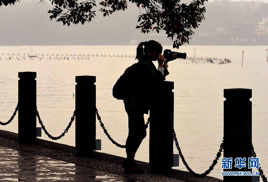 Озеро Сиху -- сосредоточие культурной жизни жителей Ханчжоу