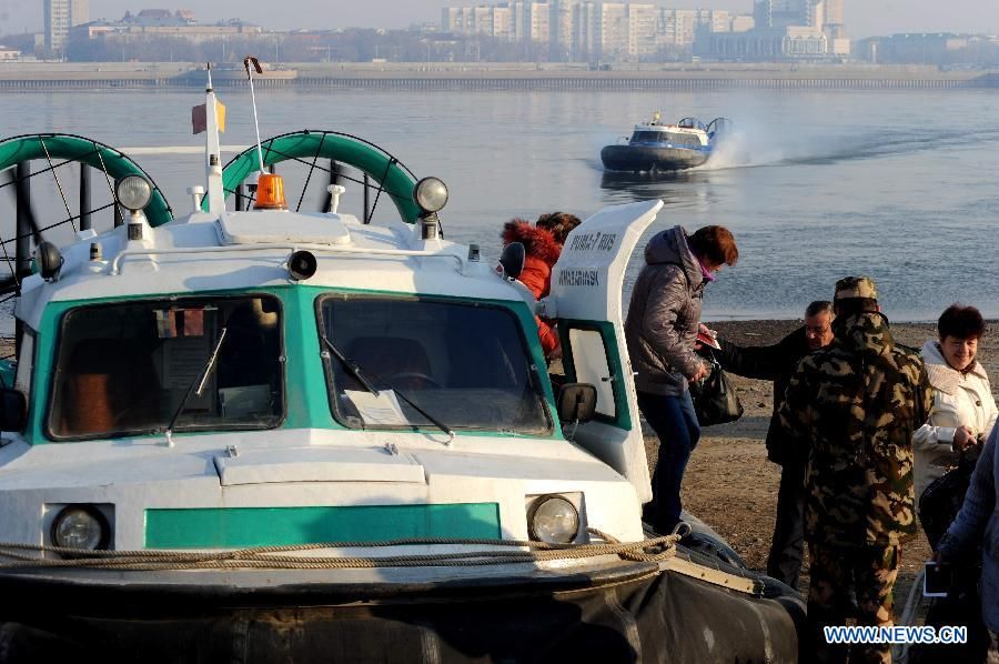 Между Хэйхэ и Благовещенском начали курсировать пассажирские суда на воздушной подушке