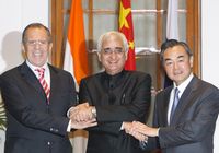 Министр иностранных дел КНР Ван И изложил основные направления трехстороннего сотрудничества между Китаем, Россией и Индией