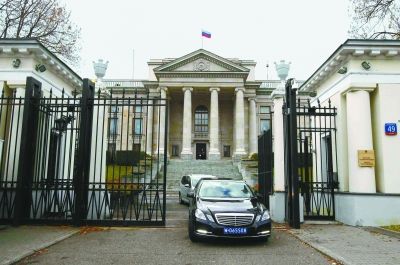 В связи с бесчинствами в Варшаве посол Польши в РФ вызван в российский МИД