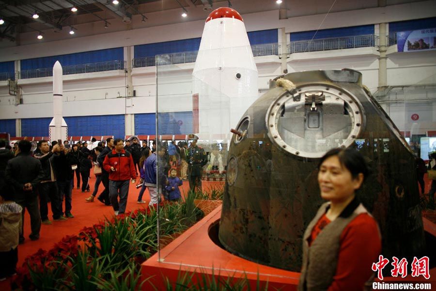 «Шэньчжоу-10» впервые после возвращения на Землю представлен на выставке