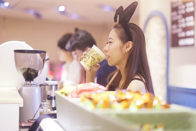 Девушки-зайки обслуживают в Интернет-кафе в г. Тайчжоу!
