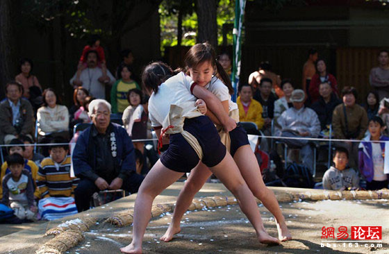 Фото: Женские борцы сумо Японии