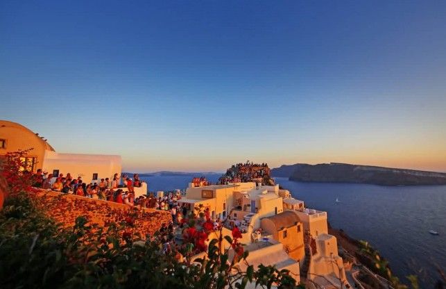 Красивые пейзажи острова Санторини в Греции 