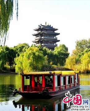 Шаньдун: чарующие осенние пейзажи в парке Даминху г. Цзинань