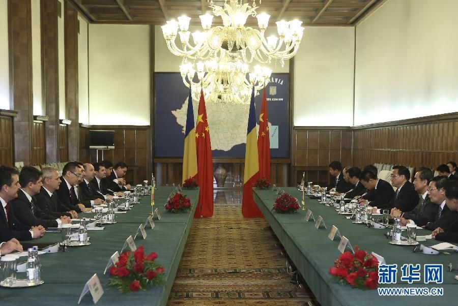 Ли Кэцян провел переговоры с премьер-министром Румынии В. Понтой