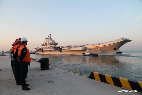 Китайский авианосец 'Ляонин' направился в Южно-Китайское море