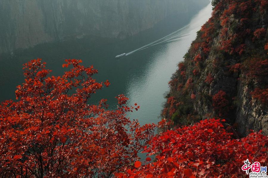 Прекрасные осенние пейзажи трех ущелий «Санься» на реке Янцзы 
