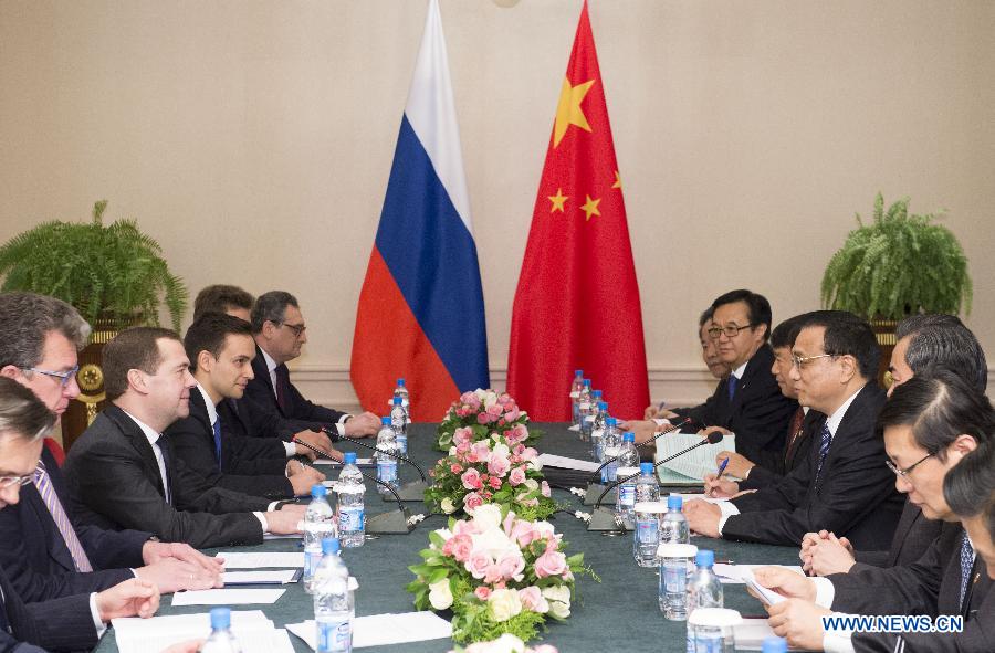 Ли Кэцян: приложить совместные усилия к развитию китайско-российских отношений и развитию ШОС