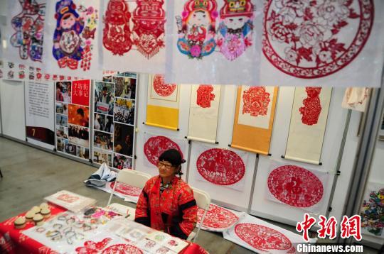 «Художники-предприниматели» собрались на 8-ой синьцзянской выставке-ярмарке зимней туристической индустрии