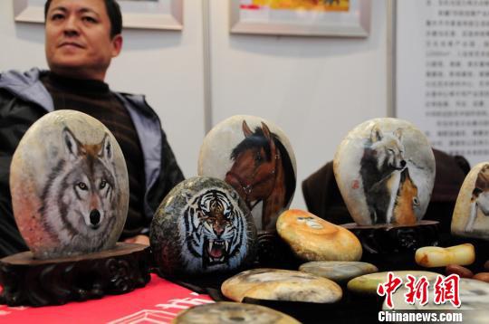 «Художники-предприниматели» собрались на 8-ой синьцзянской выставке-ярмарке зимней туристической индустрии