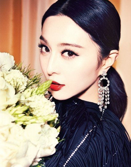 范冰冰二度登美国大刊 穿华服亲吻镜中自己 Известная звезда Китая Фань Бинбин попала на модный журнал США «W Magazine»