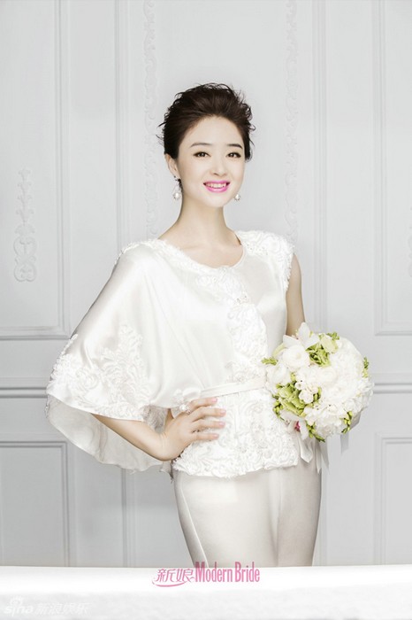 Фото: Счастливая красавица Цзян Синь на обложке журнала
