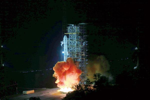 ?Чанъэ? и ?Нефритовый кролик? успешно отправились на Луну – китайская космонавтика заслужила высокую оценку всего мира