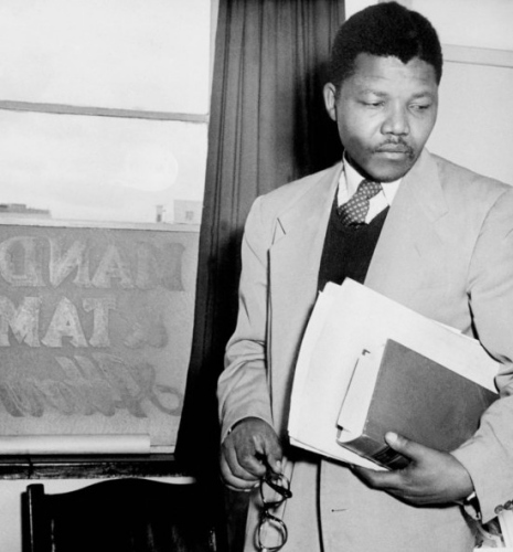  Фотография была сделана в 1952 году в его юридической конторе.