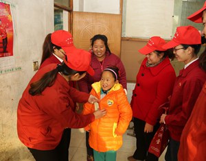 Компания электроснабжения уезда Гаоцин электросетевой госкомпании: волонтерская деятельность «немного добра для теплой зимы»