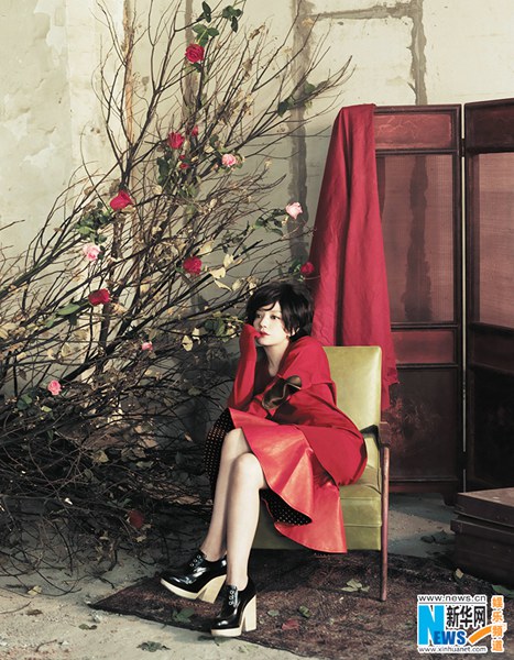 Чжао Вэй в красном попала на обложку журнала