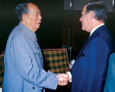 30 октября 1975 года встреча Мао Цзэдуна с федеральным канцлером ФРГ Гельмутом Шмидтом