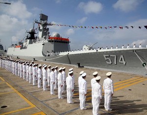 Ракетный фрегат 'Санья' поступил на вооружение ВМС Китая