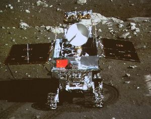 Китайский луноход и спускаемый модуль произвели перекрестное фотографирование друг друга