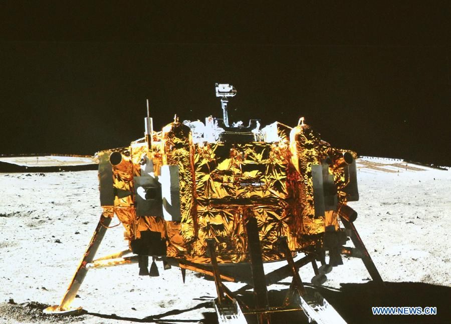 Китайский луноход и спускаемый модуль произвели перекрестное фотографирование друг друга