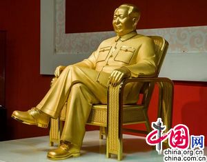 Самая большая золотая статуя Мао Цзэдуна появилась в г. Шэньчжэнь 