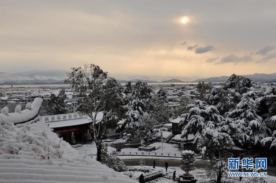 Прекрасные снежные пейзажи в Дали провинции Юньнань