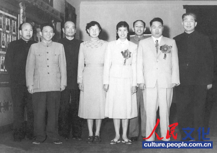 В новой книге Мао Синьюя опубликованы свадебные фотографии его родителей