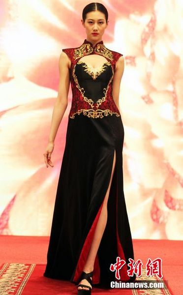 Известные китайские топ-модели прибыли по приглашению для показа одежды китайского бренда «NE.TIGER».
