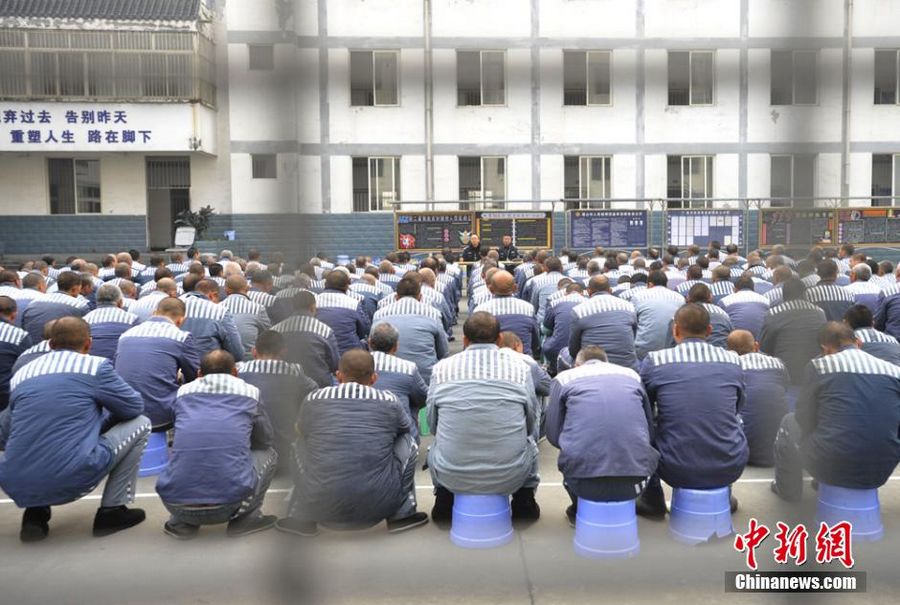 4 декабря корреспондент посетил тюрьму Мэйчжоу в провинции Сычуань, которая является новой тюрьмой, построенной после проведения регулирования планирования системы тюрем и объединения тюрем провиции Сычуань. 