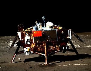 Китайский луноход 'Юйту' приступил к исследованию Луны после завершения взаимной съемки с посадочным модулем 'Чанъэ-3'