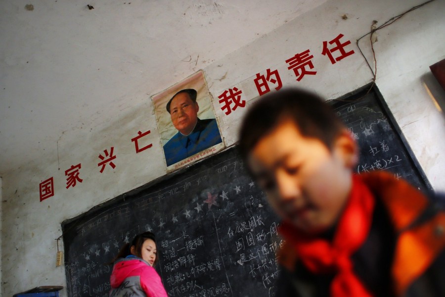 В волости Сытун уезда Хуайян провинции Хэнань есть красное двухэтажное здание, которое находится посреди пшеничного поля – это «красная средняя школа» -- демократическая школа, которую создал Ся Цзухай.