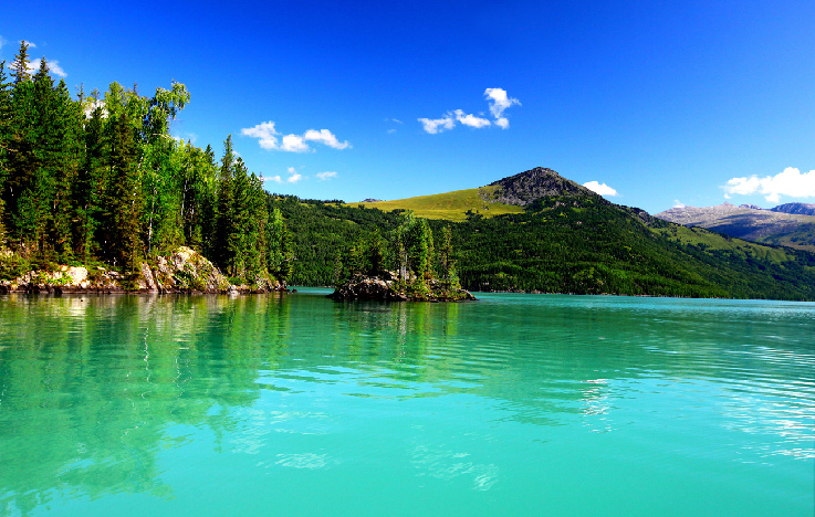 Одно из красивейших озер Китая: озеро Канас в СУАР