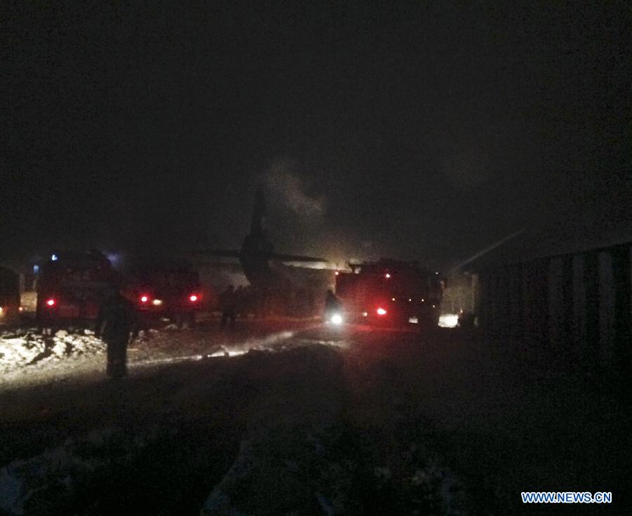 Самолет Ан-12 потерпел крушение при заходе на посадку на аэродроме 'Иркутск-2', сообщает агентство 'Интерфакс' со ссылкой на источник в экстренных службах Сибирского федерального округа.