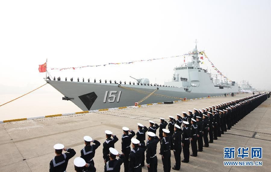 Ракетный эсминец нового типа 'Чжэнчжоу' вошел в состав Восточно- Китайского флота НОАК