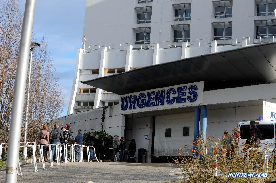 Согласно информации, размещенной на сайте французской ежедневной газеты Le Parisien, 44-летний автогонщик был доставлен на вертолете в больницу города Мутье.