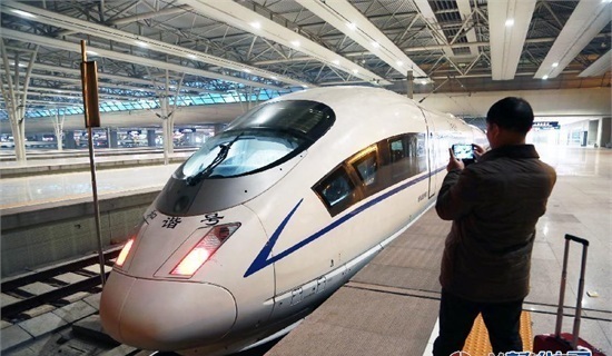 В Китае запустили самую длинную в мире скоростную железную дорогу