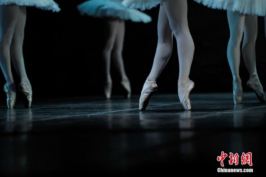 «Лебединое озеро» в исполнении «Русского балета» в китайском городе Куньмин