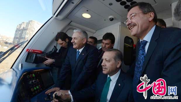 Премьер-министр Турции в вагоне метро китайского производства