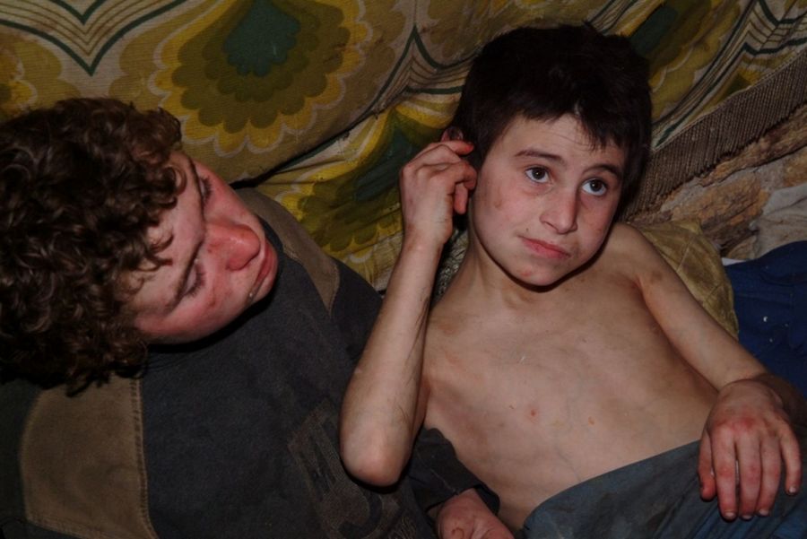 Фоторепортаж: Жизнь беспризорных детей в Украине