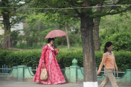 Красавицы на улицах КНДР