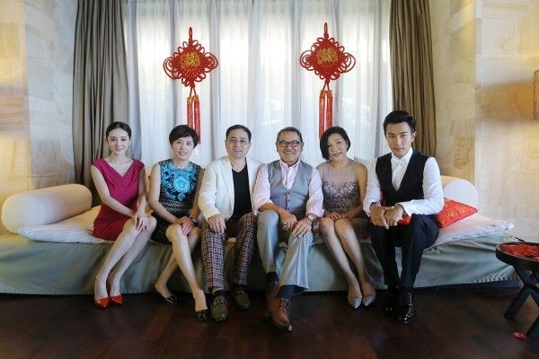 Семейные фотографии – счастливые Ян Ми и Лю Кайвэй
