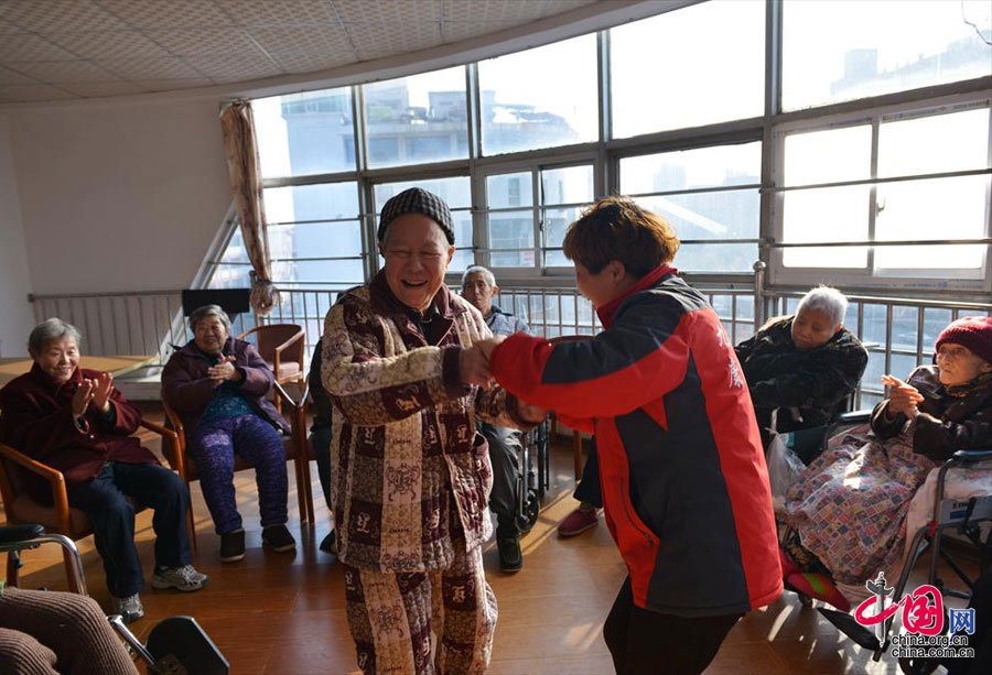 Китайская мечта: «Белый воротничок» отказалась от должности и создала дом престарелых