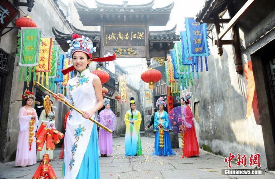 Старинный город Хунцзян набирает ?богинь богатства? 