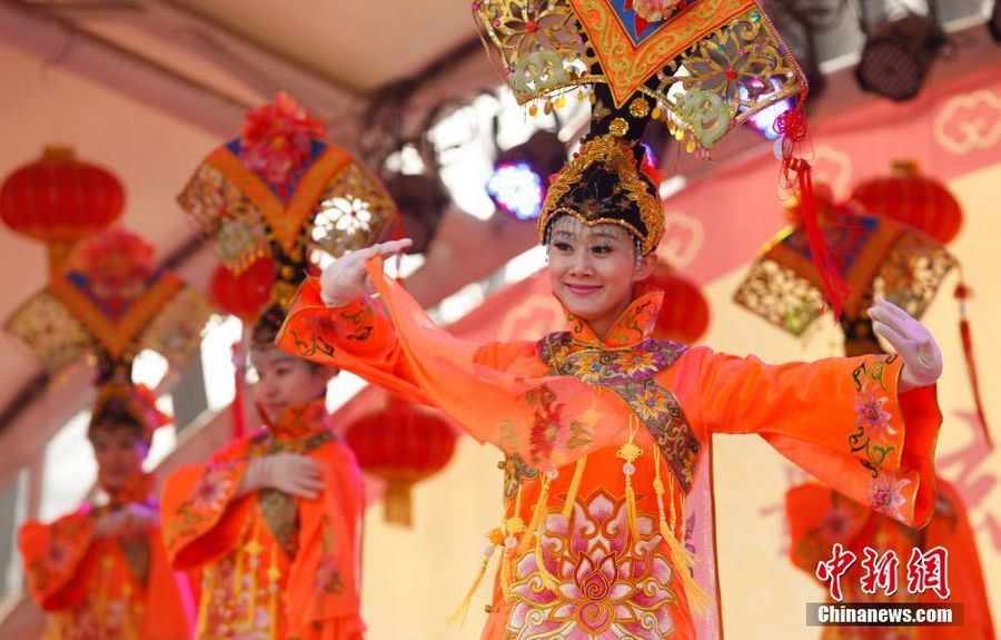 Как стало известно, во время праздника Весны в 2014 году в парке Юаньминюань состоятся 14 культурных мероприятий, включая выступление пекинской оперы, сычуаньское шоу – смена масок, народные песни и танцы и т.д.