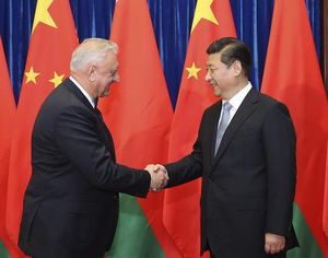 Си Цзиньпин провел встречу с премьер-министром Беларуси М. Мясниковичем