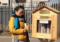 Молодая учительница создала мини-библиотеку в городе Уси 